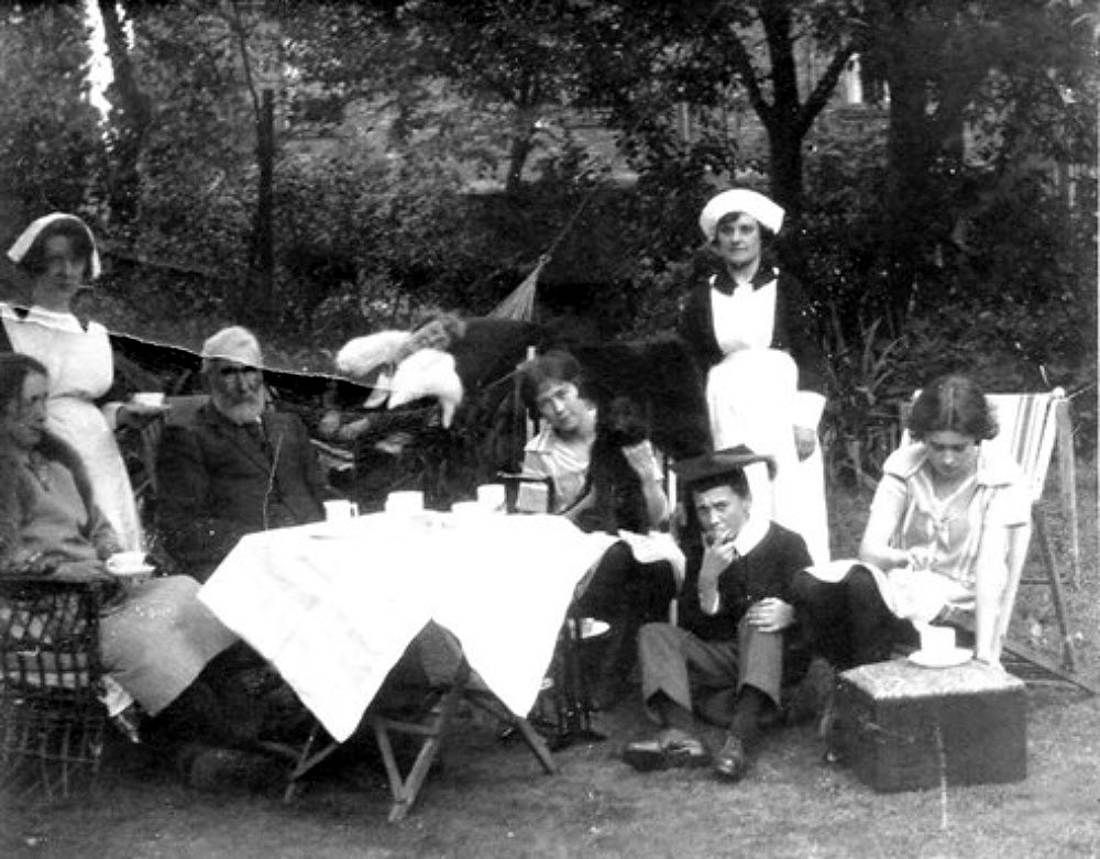 Richard Sutcliffe and his daughter's Lisle family Horbury 1925